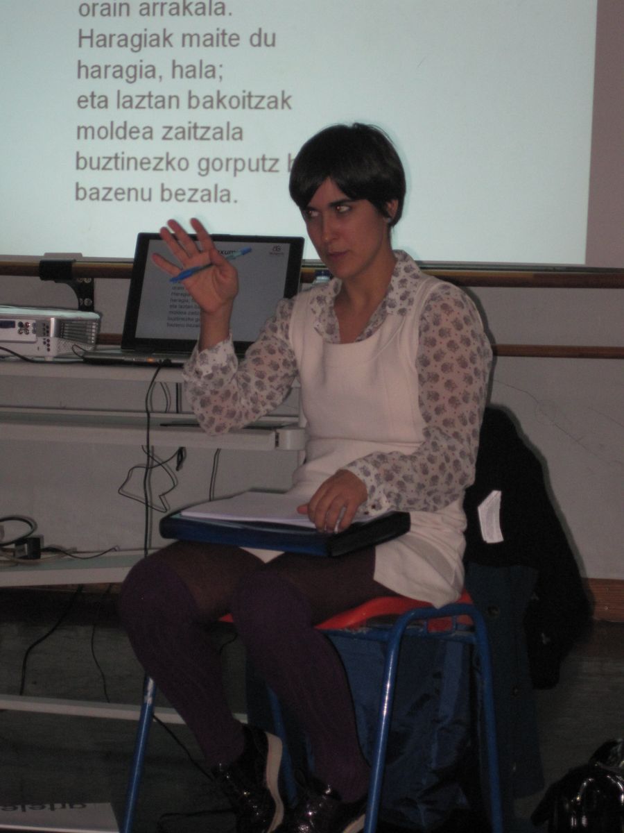 Nerea Sancho tailerra ematen